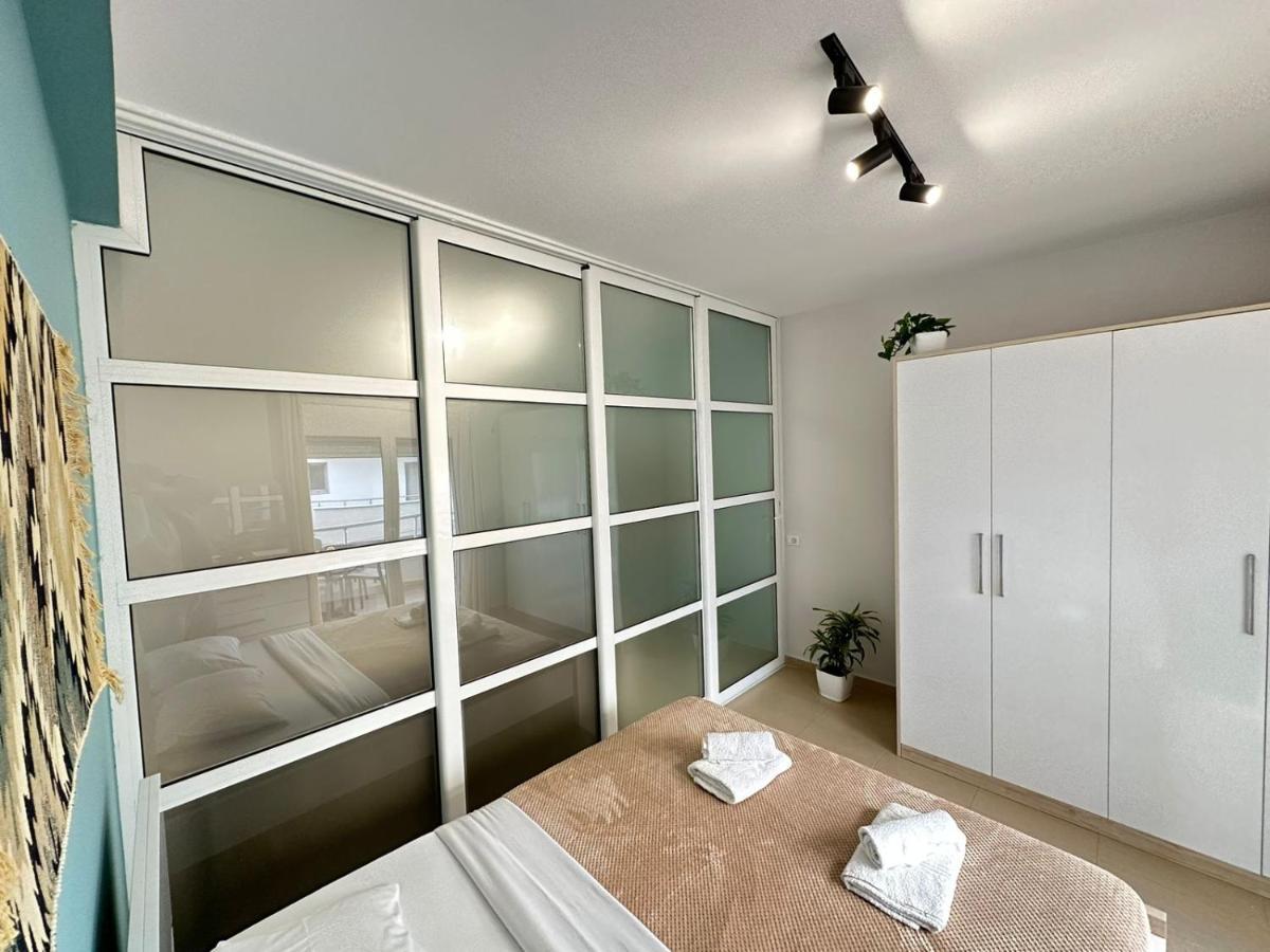 Trea Accomodations - On Private Beach With Sunbed & Umbrella Vlore Ngoại thất bức ảnh