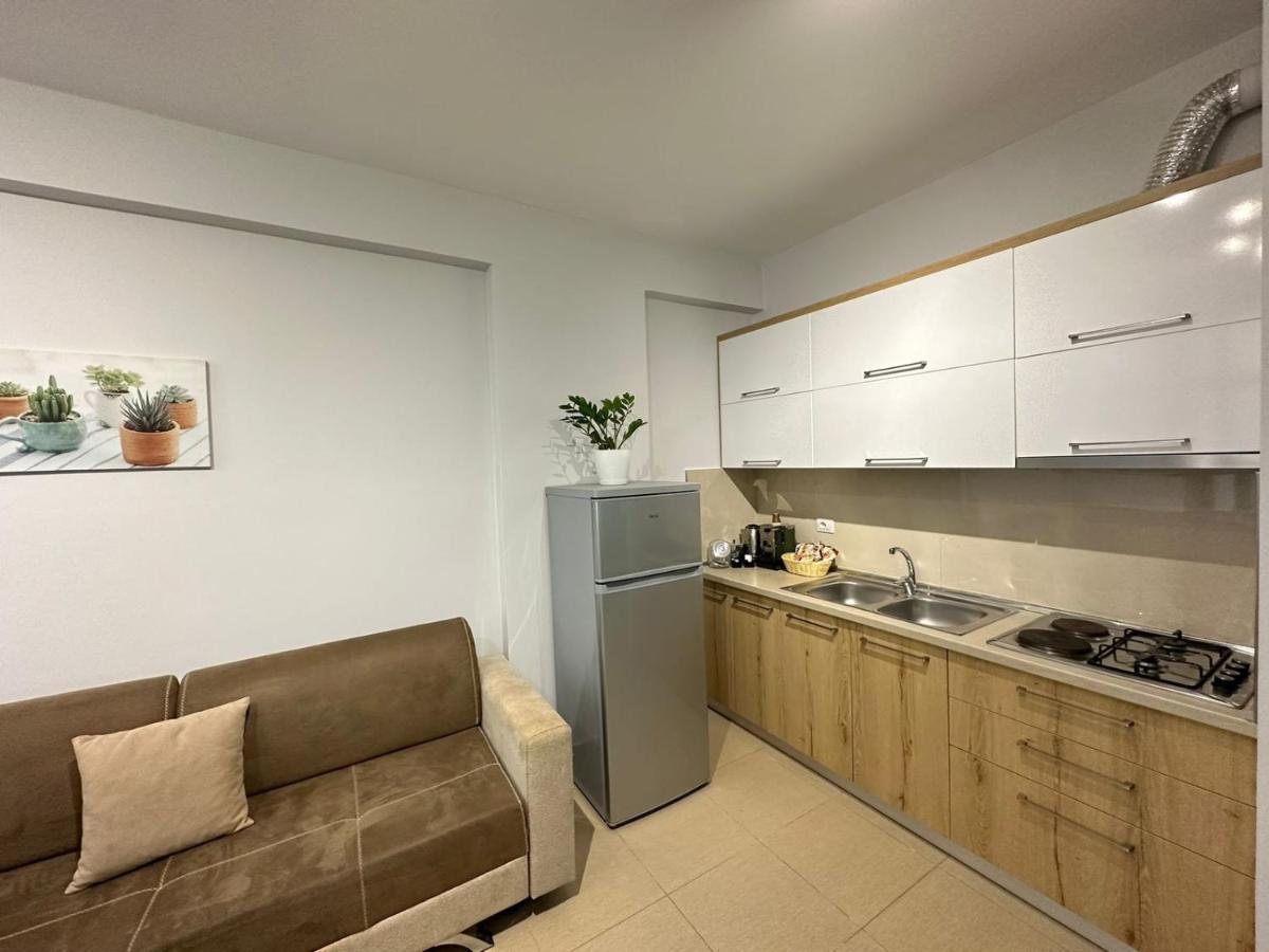 Trea Accomodations - On Private Beach With Sunbed & Umbrella Vlore Ngoại thất bức ảnh